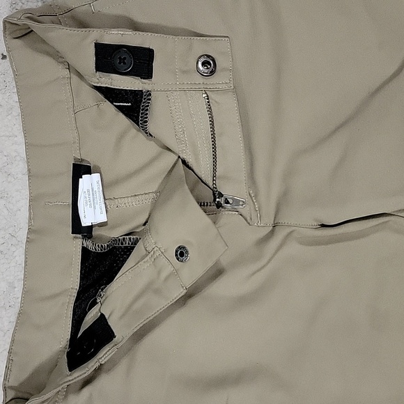 Boys Under Armour Matchplay Shorts, Khaki, Size 5, Pre-owned - Picture 3 of 8